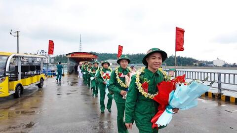Quảng Ninh: Hơn 2.300 thanh niên hăng hái lên đường nhập ngũ