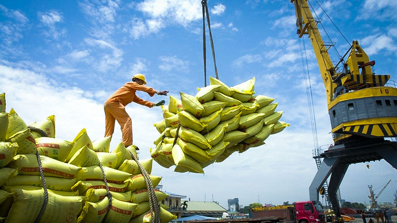 Bộ Công Thương tích cực hoàn thiện hành lang pháp lý cho kinh doanh xuất khẩu gạo. Ảnh minh hoạ.