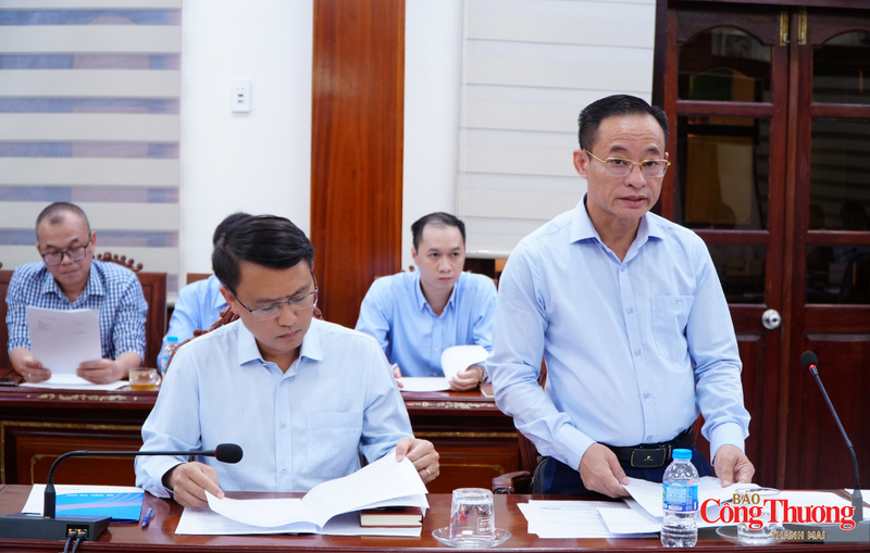 Chủ tịch Công ty TNHH MTV Petrolimex Gia Lai Phạm Ngọc Khuyến báo cáo về công tác đảm bảo nguồn cung xăng dầu trên địa bàn tỉnh 7 tháng đầu năm.