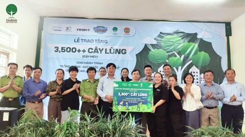 Tương Dương (Nghệ An): Tiếp nhận và phân phát 3.500 cây lùng cho người dân