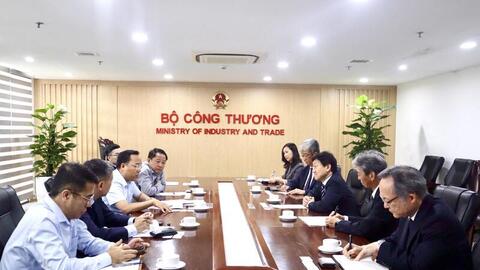 Thứ trưởng Nguyễn Hoàng Long làm việc với lãnh đạo Công ty MOECO