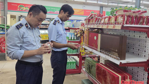 Kiểm soát hàng hóa dịp Trung thu từ phố cổ đến ngoại thành Hà Nội