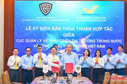 Cục Quản lý và Phát triển thị trường trong nước và Tổng công ty Bưu điện Việt Nam ký kết hợp tác