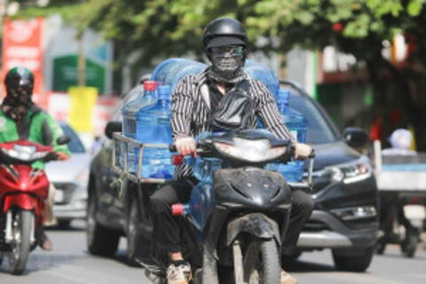 Dự báo thời tiết ngày 27/10: Bắc Bộ mưa dông vài nơi, Nam Bộ ngày nắng
