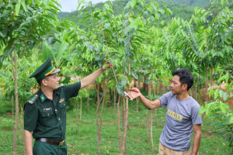 Đưa pháp luật đến gần hơn với đồng bào Chứt