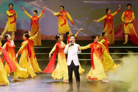 NSƯT Hoàng Tùng và khúc hát dành tặng phụ nữ Việt Nam