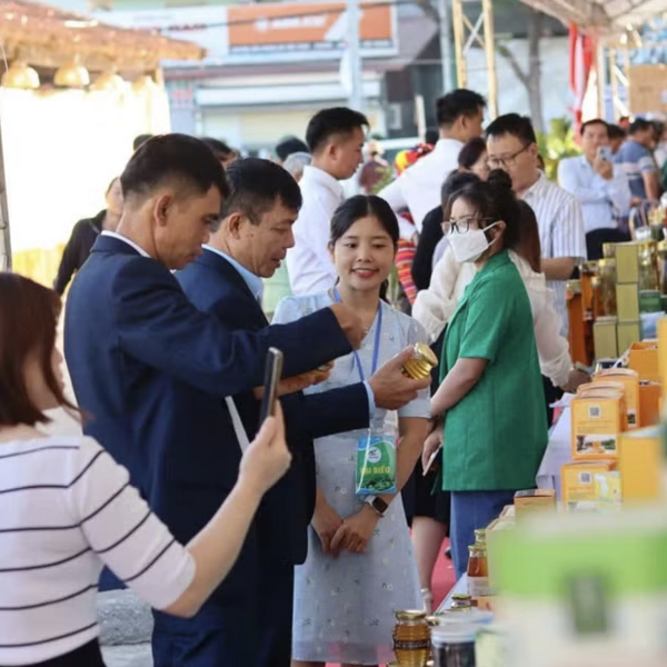 Cô gái dân tộc Thái áp dụng chuyển đổi số để khởi nghiệp nông sản địa phương