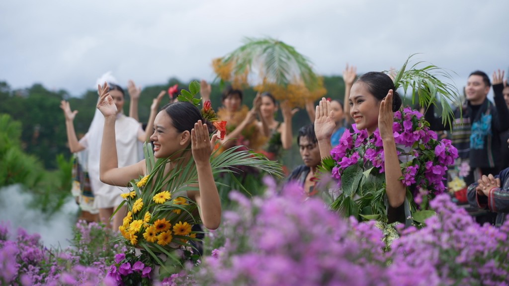 Xuân gieo lộc biếc với những khúc ca rộn rã Xuân gieo lộc biếc với những khúc ca rộn rã
