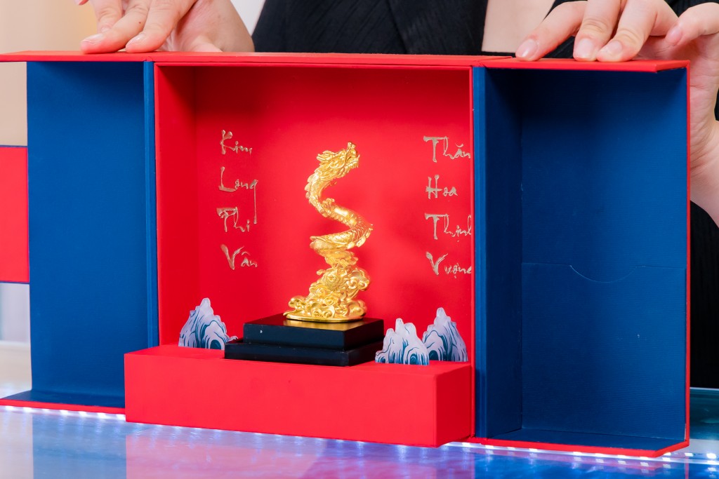 Tượng vàng 24K Kim Long Phi Vân mở bán với số lượng giới hạn chỉ 399 tác phẩm Tượng vàng 24K Kim Long Phi Vân mở bán với số lượng giới hạn chỉ 399 tác phẩm