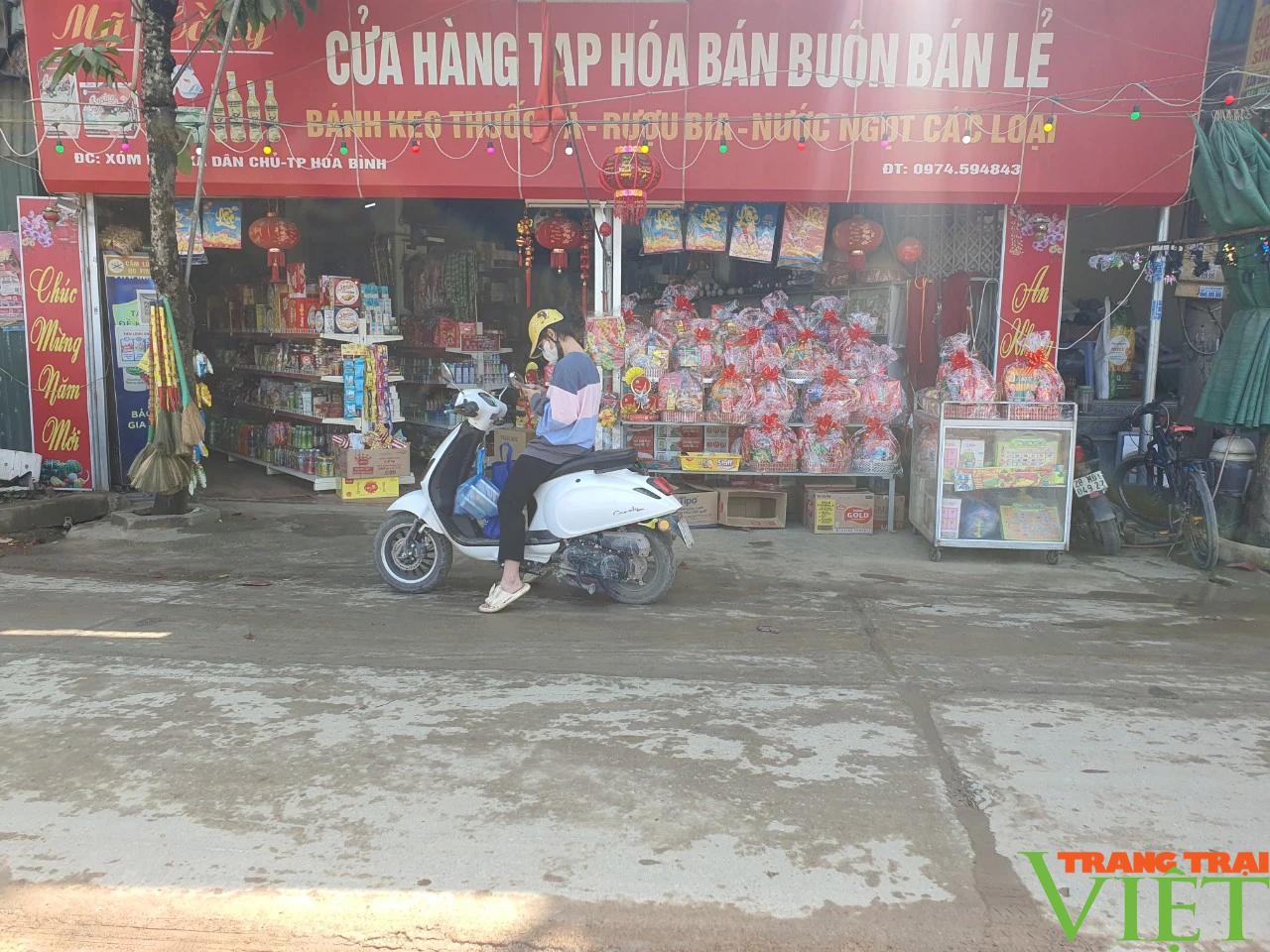 Đa dạng hàng hóa phục vụ người dân Hòa Bình dịp Tết Nguyên đán- Ảnh 2. Đa dạng hàng hóa phục vụ người dân Hòa Bình dịp Tết Nguyên đán- Ảnh 2.