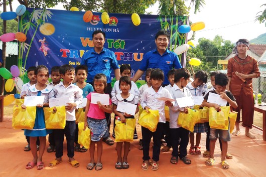 Mục tiêu của chương trình nhằm hướng đến cải thiện bền vững an sinh trẻ em, đặc biệt là trẻ em dễ bị tổn thương nhất tại huyện Sơn Hà (Ảnh: tinhdoan.quangngai.gov) Mục tiêu của chương trình nhằm hướng đến cải thiện bền vững an sinh trẻ em, đặc biệt là trẻ em dễ bị tổn thương nhất tại huyện Sơn Hà (Ảnh: tinhdoan.quangngai.gov)
