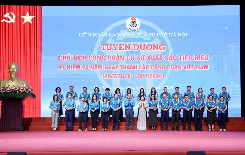 Tuyên dương 95 Chủ tịch Công đoàn cơ sở xuất sắc tiêu biểu Tuyên dương 95 Chủ tịch Công đoàn cơ sở xuất sắc tiêu biểu