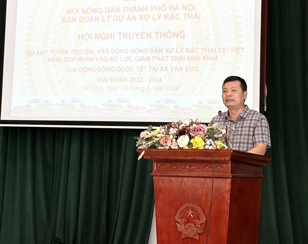 Cùng nông dân xử lý rác thải theo hướng thân thiện với môi trường Cùng nông dân xử lý rác thải theo hướng thân thiện với môi trường