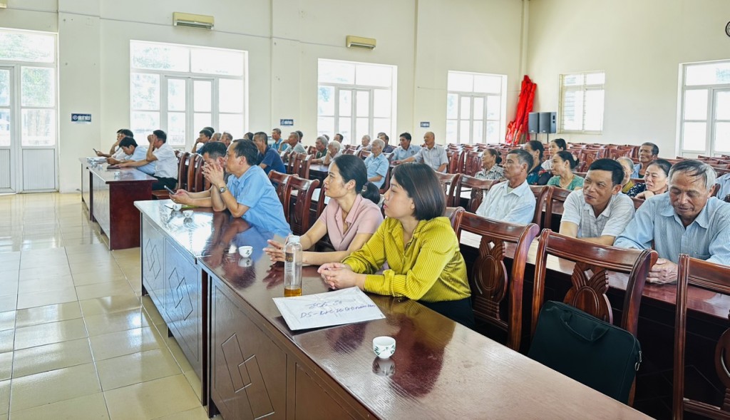 Cùng nông dân xử lý rác thải theo hướng thân thiện với môi trường Cùng nông dân xử lý rác thải theo hướng thân thiện với môi trường