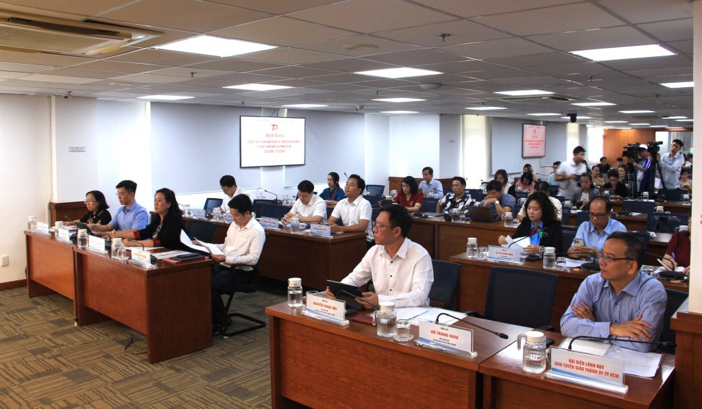 Quang cảnh buổi họp báo Quang cảnh buổi họp báo