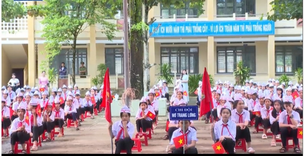 Hơn 271.000 học sinh các cấp tại Quảng Ngãi đã hân hoan bước vào năm học mới 2024-2025. Hơn 271.000 học sinh các cấp tại Quảng Ngãi đã hân hoan bước vào năm học mới 2024-2025.