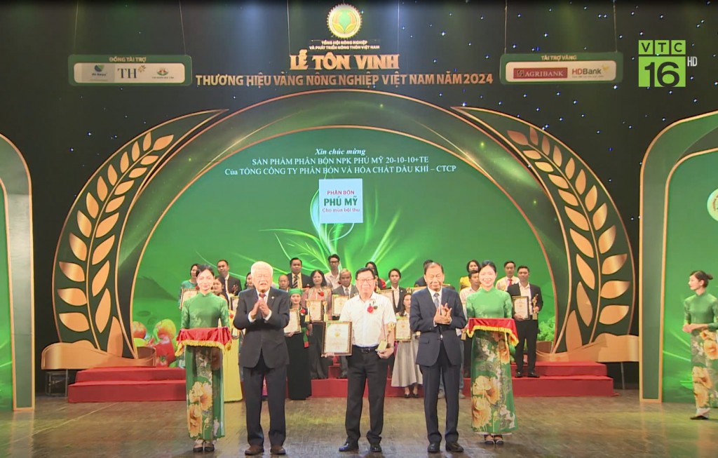 Đại diện PVFCCo nhận giải thưởng “Thương hiệu Vàng nông nghiệp Việt Nam năm 2024” Đại diện PVFCCo nhận giải thưởng “Thương hiệu Vàng nông nghiệp Việt Nam năm 2024”