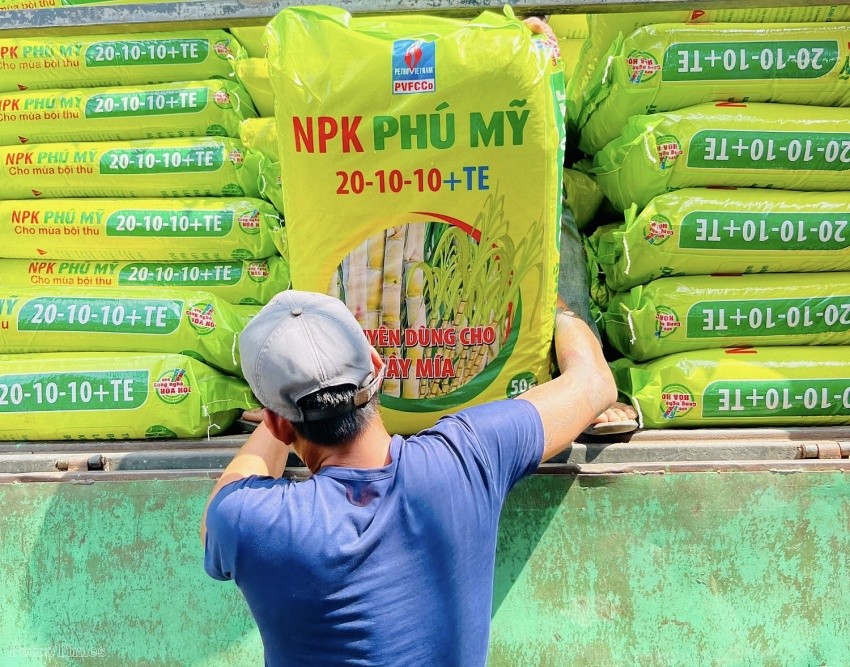 NPK Phú Mỹ 20-10-10+TE là sản phẩm được dày công nghiên cứu, tinh chỉnh phù hợp với các loại cây trồng và các vùng thổ nhưỡng, sinh thái khác nhau. NPK Phú Mỹ 20-10-10+TE là sản phẩm được dày công nghiên cứu, tinh chỉnh phù hợp với các loại cây trồng và các vùng thổ nhưỡng, sinh thái khác nhau.
