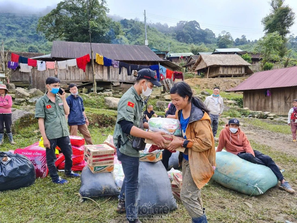 Kon Tum: Ấm tình người trên đỉnh Lò Xo Kon Tum: Ấm tình người trên đỉnh Lò Xo