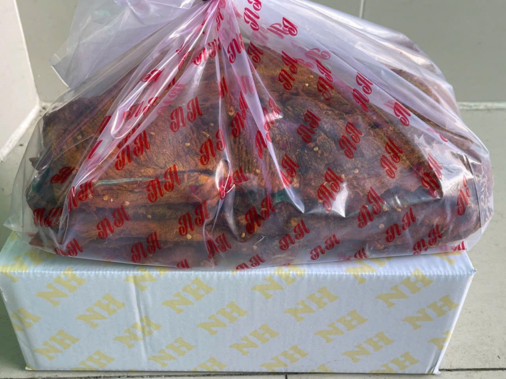 Một lượng lớn khô bò không rõ nguồn gốc đã được công an TP Hồ Chí Minh thu giữ Một lượng lớn khô bò không rõ nguồn gốc đã được công an TP Hồ Chí Minh thu giữ