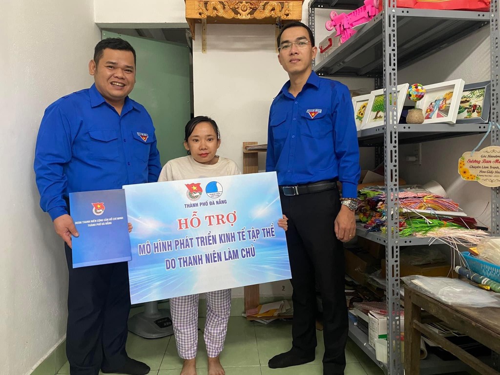 Thành đoàn – Hội LHTN Việt Nam TP Đà Nẵng trao hỗ trợ mô hình kinh tế cho chị Hồ Thị Láng Thành đoàn – Hội LHTN Việt Nam TP Đà Nẵng trao hỗ trợ mô hình kinh tế cho chị Hồ Thị Láng