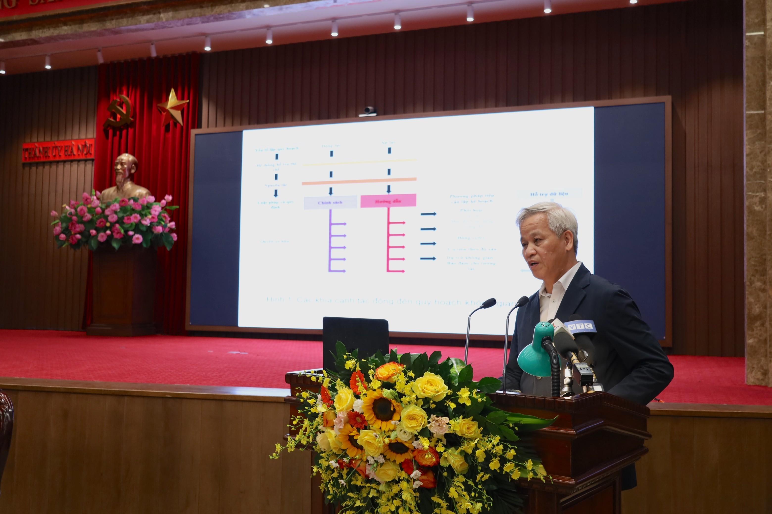 TS Giang tham luận tại hội thảo khoa học về Luật Thủ đô TS Giang tham luận tại hội thảo khoa học về Luật Thủ đô