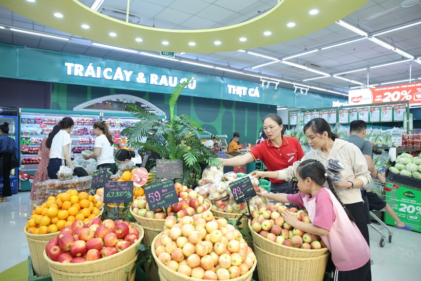 Chiến lược phát triển thị trường trong nước đến năm 2030, tầm nhìn đến năm 2045 phấn đấu tổng mức bán lẻ hàng hóa và doanh thu dịch vụ tiêu dùng đạt tốc độ tăng bình quân 12,0 - 12,5%/năm. Ảnh: Kim Ngân