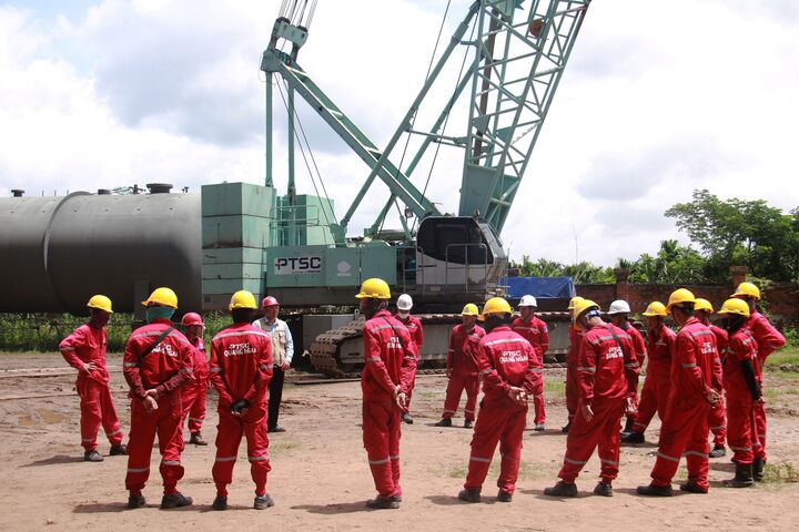 Nhà thầu PTSC họp an toàn trước giờ thi công