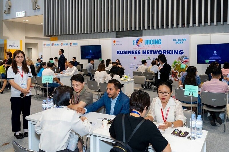 Hàng loạt doanh nghiệp Hoa Kỳ sẽ đến Viet Nam International Sourcing 2025, tìm kiếm trực tiếp nguồn hàng “Made in Vietnam” để rút ngắn chuỗi logistics, tiết giảm chi phí và tăng tốc đưa sản phẩm vào hệ thống phân phối của quốc gia này.