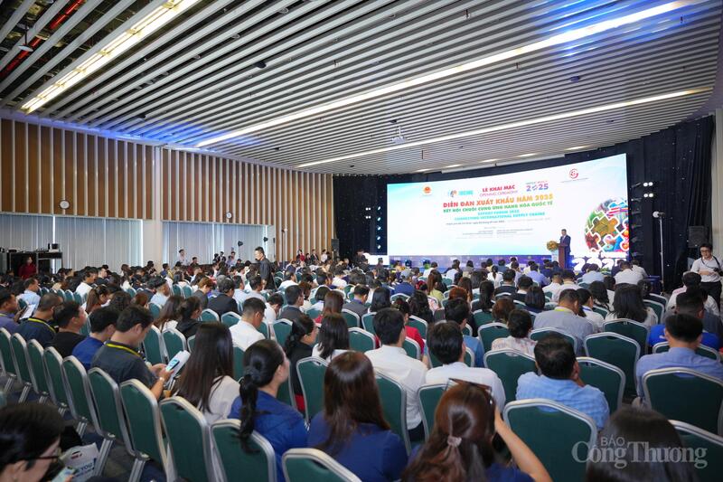 Bên cạnh chương trình chính, các diễn đàn, hội nghị, hội thảo tại Vietnam International Sourcing 2025 thu hút được sự quan tâm đặc biệt của cơ quan quản lý nhà nước và cộng đồng doanh nghiệp.