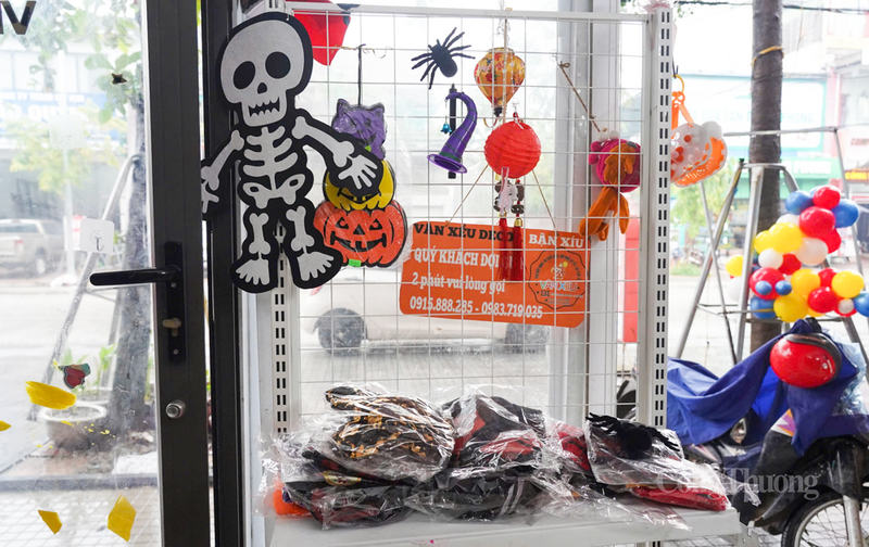 Hà Tĩnh: Thị trường đồ chơi, trang phục hóa trang Halloween ảm đạm - 2