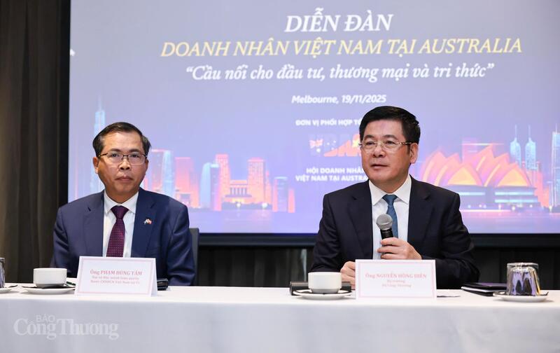 Bộ trưởng Bộ Công Thương Nguyễn Hồng Diên và Đại sứ đặc mệnh toàn quyền Việt Nam tại Australia Phạm Hùng Tâm chủ trì Diễn đàn. Ảnh: Nguyên Minh