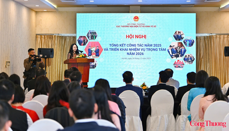 Bà Lê Hoàng Oanh, Cục trưởng Cục Thương mại điện tử và Kinh tế số cho biết, trong năm qua, Cục ghi nhận nhiều kết quả tích cực. Ảnh: Nam Nguyễn