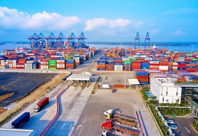 Doanh nghiệp Việt chủ động ứng phó khi chuỗi vận tải Trung Đông biến động. Ảnh: H.L