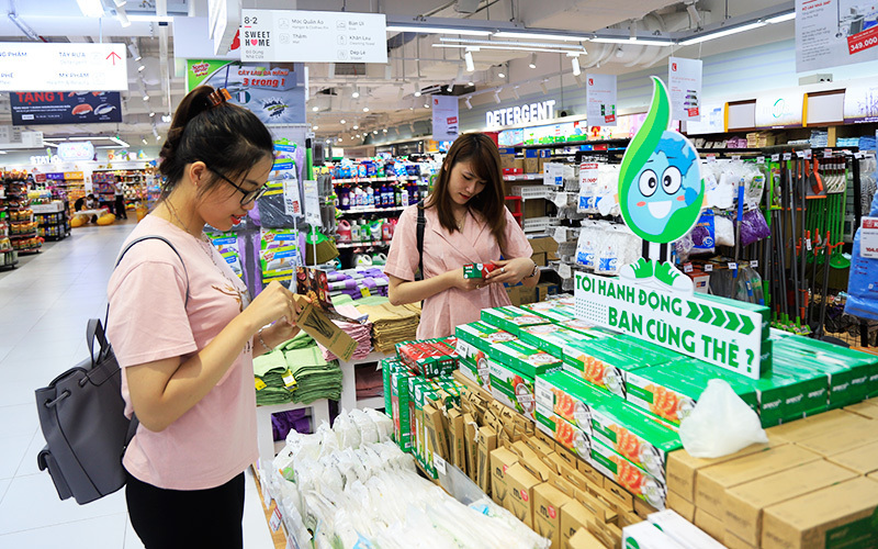 Xu hướng tiêu dùng xanh đang được giới trẻ quan tâm. Ảnh: QT/VGP
