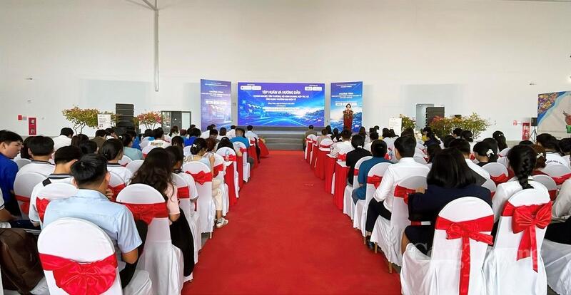 Quang cảnh toàn hội nghị. Ảnh: Khánh Ngọc.
