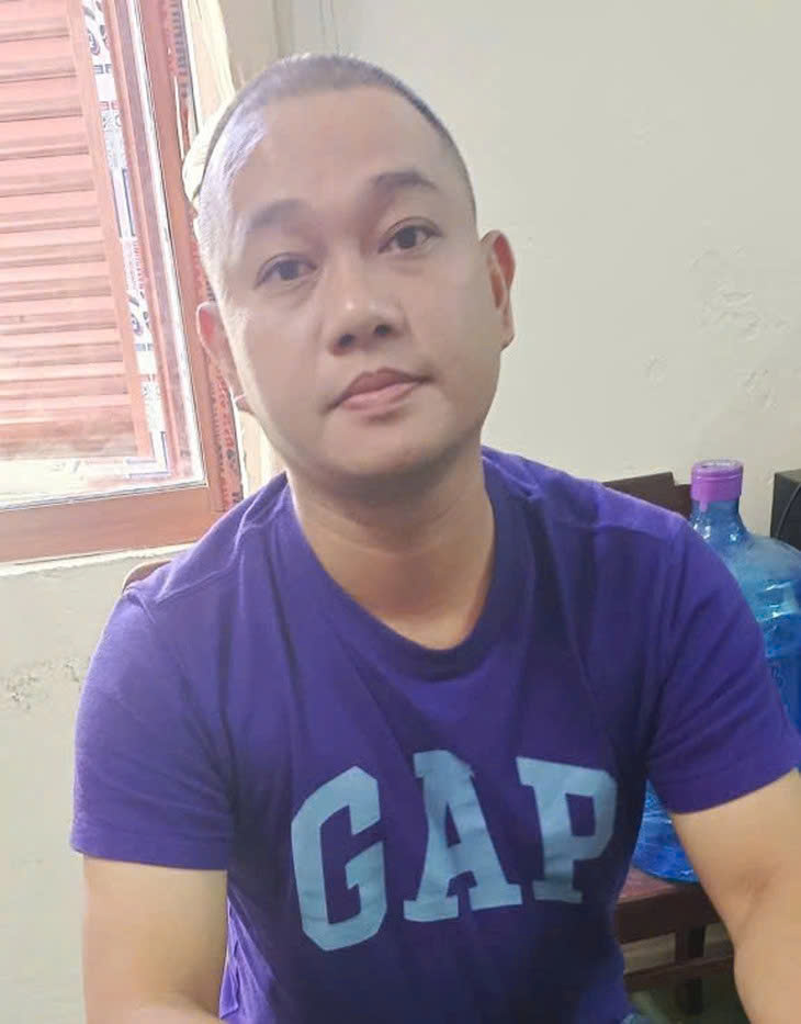 Đối tượng cầm đầu đường dây cá độ bóng đá qua mạng Trần Ngọc Hoàng bị bắt. Ảnh: Công an cung cấp