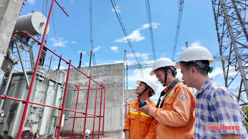 Kiểm tra và soi phát nhiệt các thiết bị mang tải tại TBA 500kV Nho Quan trưa ngày 23/6