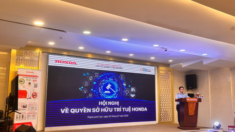 Ông Nguyễn Chánh Vũ – Chi cục trưởng Chi cục Quản lý thị trường thành phố Huế phát biểu tại hội nghị. Ảnh: Nguyễn Ngọc