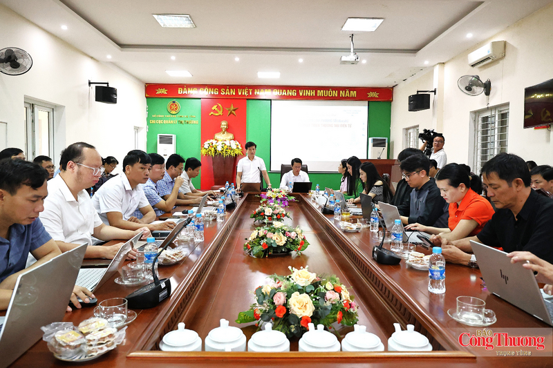 Toàn cảnh buổi làm việc. Ảnh: Trọng Tùng