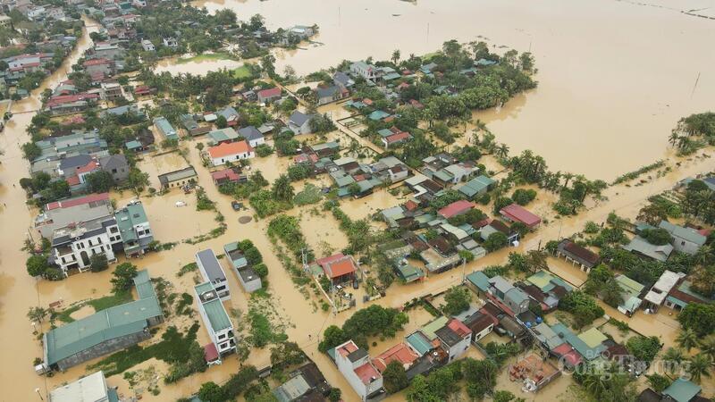 Cuối tháng 9 năm 2025, cơn bão số 10 đã gây mưa lớn kéo dài, nước ở các sông dâng cao khiến nhiều xã tại tỉnh Thanh Hóa chìm trong biển nước, hàng nghìn hộ dân bị cô lập.