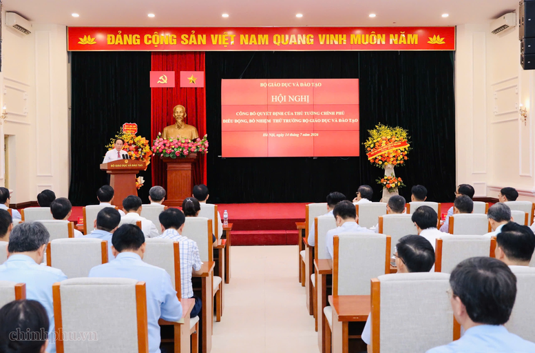 Phó Thủ tướng đề nghị hai tân Thứ trưởng tập trung thực hiện một số nhiệm vụ - Ảnh: VGP/Thu Sa