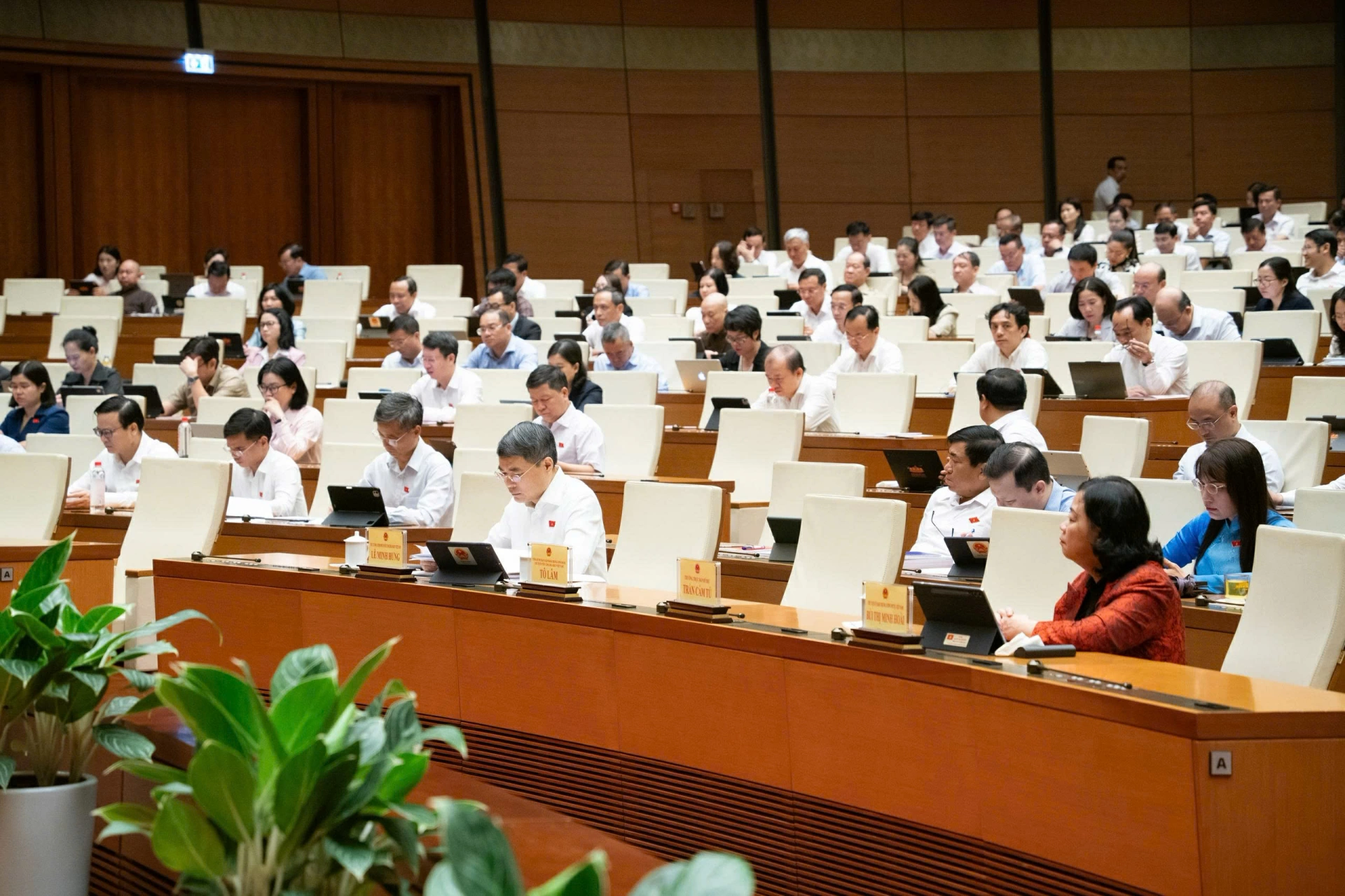 Đại biểu tham dự phiên làm việc. Ảnh: quochoi.vn