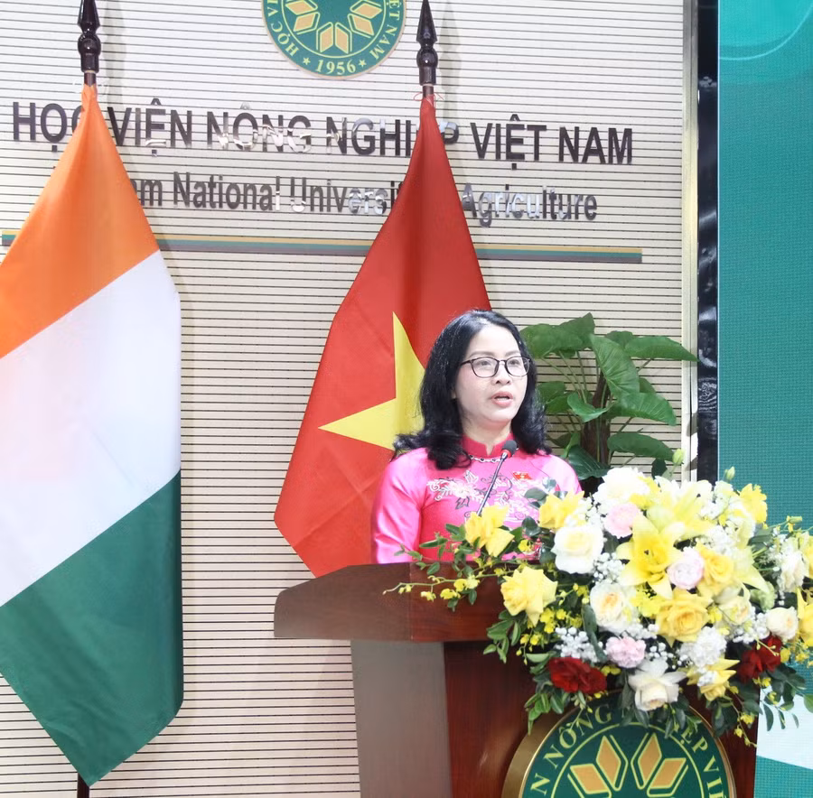 GS.TS Nguyễn Thị Lan - Giám đốc Học viện Nông nghiệp Việt Nam phát biểu tại buổi làm việc. img-2030.jpg