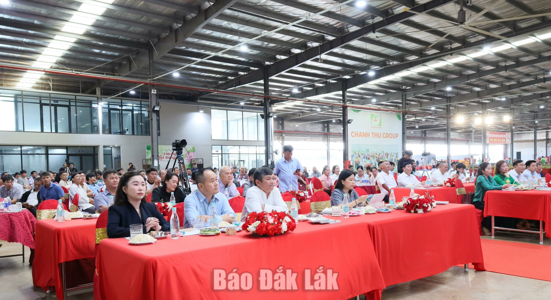Các đại biểu tham dự tọa đàm.