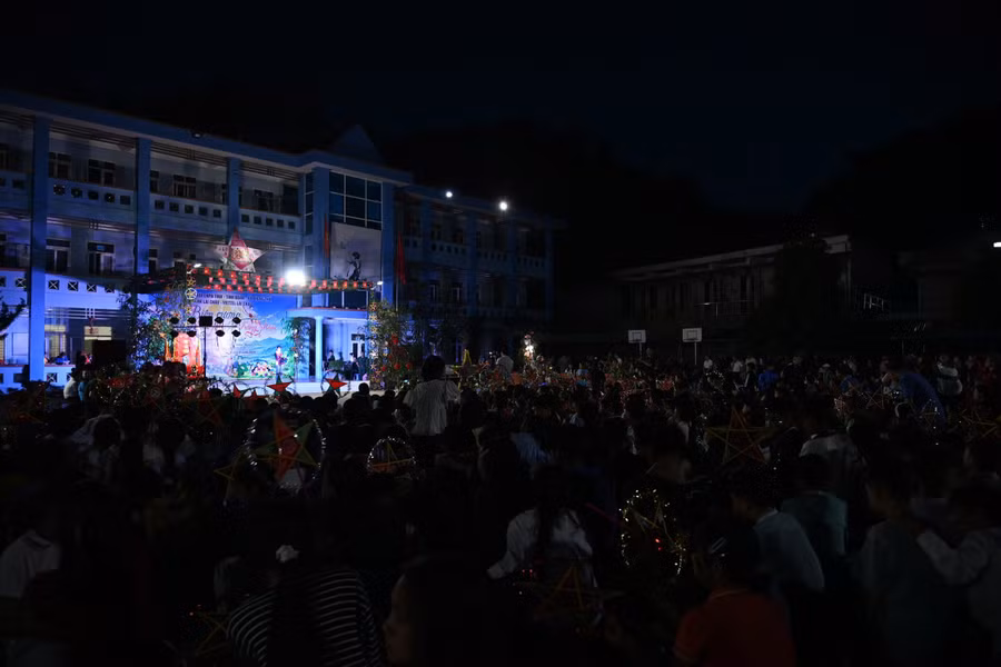 Sân Trường PTDTBT TH&THCS Huổi Luông trong chương trình “Biên cương - Đêm hội trăng rằm”. phong-tho-5.jpg