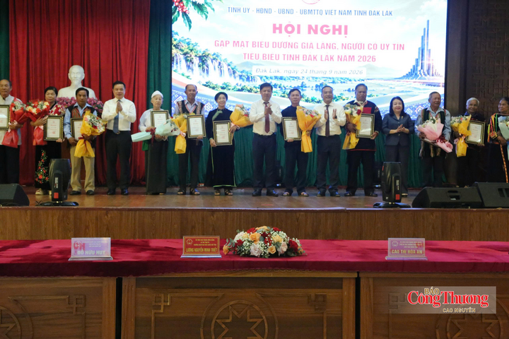 Tỉnh Đắk Lắk biểu dương 220 già làng, trưởng thôn, người có uy tín và 11 tập thể tiêu biểu.