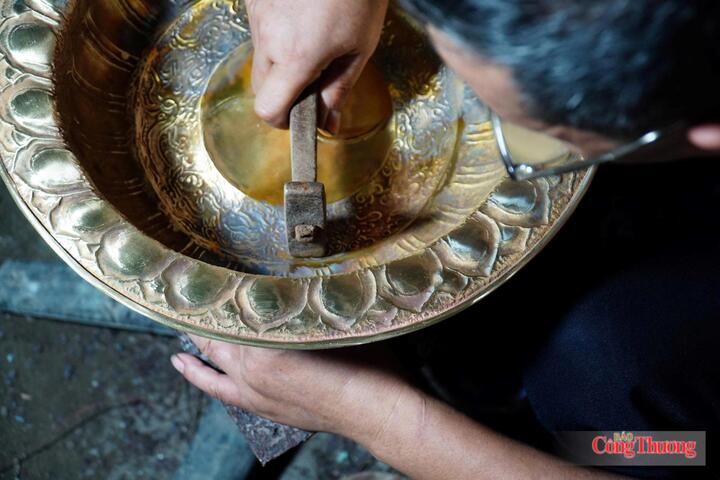 Gặp gỡ nghệ nhân một đời cống hiến cho tinh hoa nghề chạm  - 5