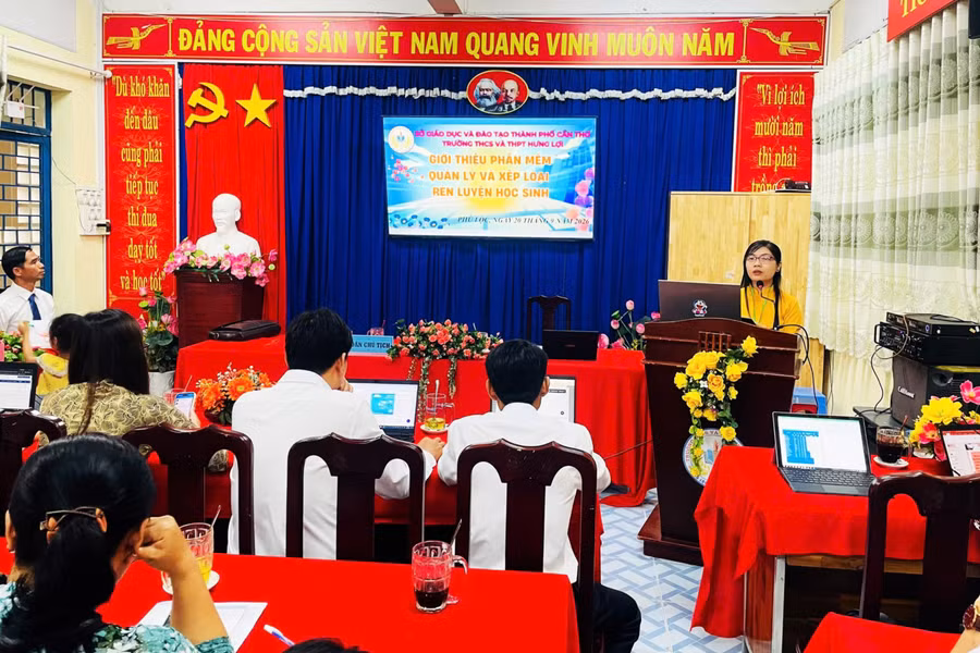 Giới thiệu phần mềm Quản lý và xếp loại rèn luyện học sinh tại Hội nghị viên chức và người lao động. 0-co-luc-thi-ut-0.jpg