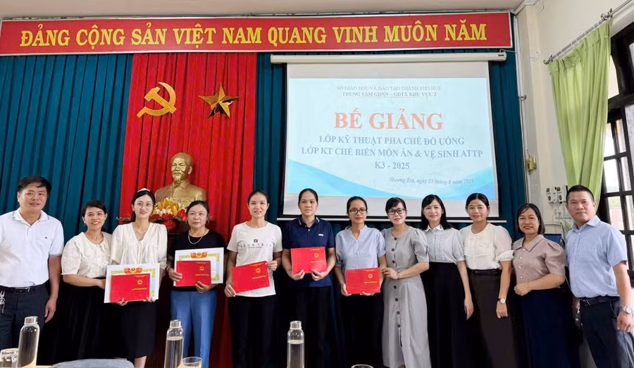 Nhiều học viên vùng xa được đào tạo nghề bài bản, có cơ hội mưu sinh, làm việc tốt từ những khóa học nghề tại Trung tâm GDNN-GDTX khu vực 2 TP Huế. 2.jpg